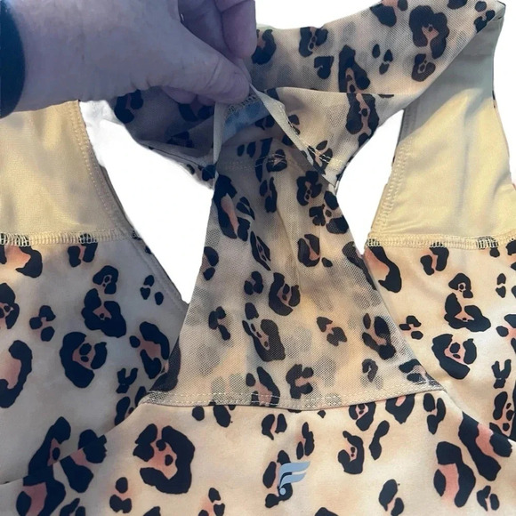 Fabletics | On-the-Go Midi Medium-Impact Sports Bra - with back pocket size L - Picture 7 of 8